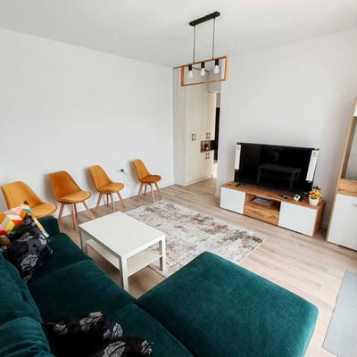 Alquiler de un moderno piso de 2 habitaciones con cocina independiente y balcón, 55 m², en Bucarest, Rumanía